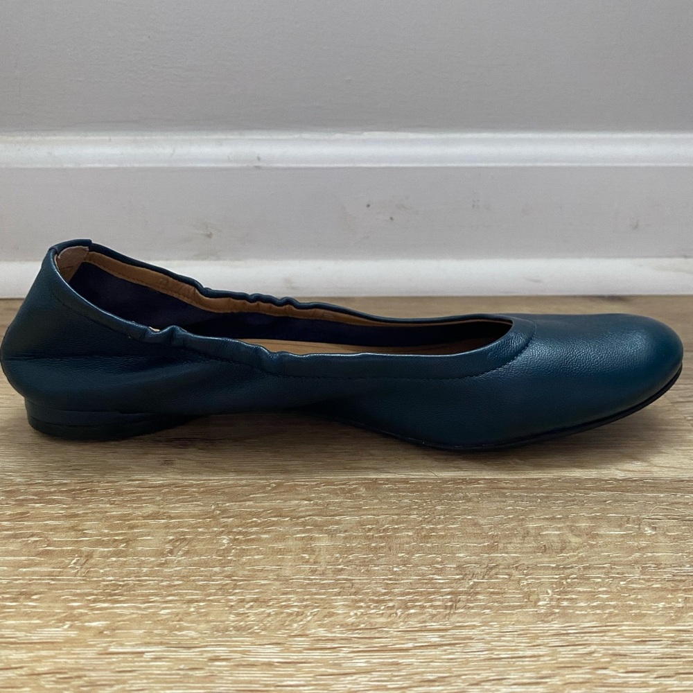 Vionic Caroll Ballet Flats with Elastic Detailing for Comfort in Navy Blue - Picture 7 of 11